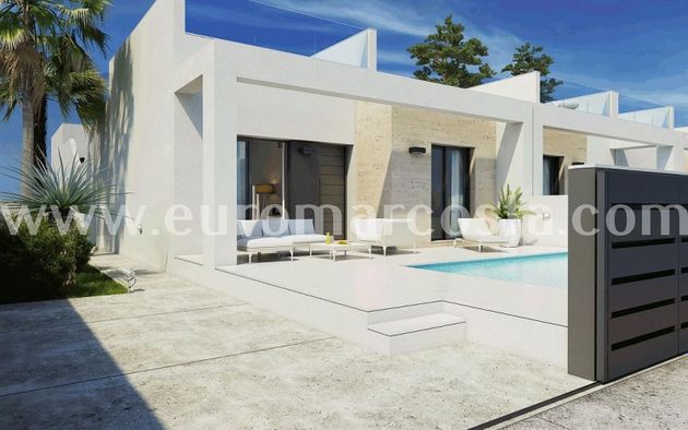 Foto 1 de Casa adossada en venda a Daya Nueva de 2 habitacions amb terrassa i piscina