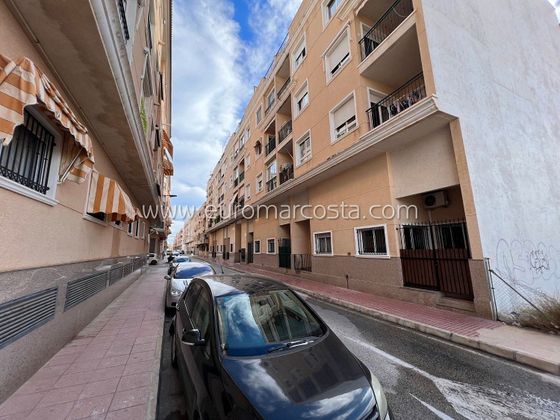Foto 1 de Venta de piso en Centro - Santa Pola de 3 habitaciones con terraza y balcón