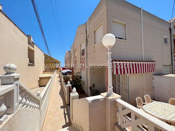 Foto 2 de Venta de casa en Torrelamata - La Mata de 2 habitaciones con terraza y balcón