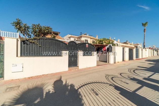 Foto 2 de Casa adosada en venta en Nueva Torrevieja - Aguas Nuevas de 2 habitaciones con terraza y piscina