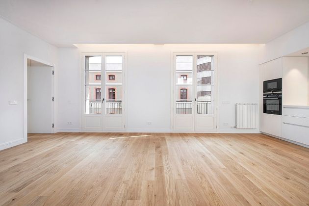 Foto 1 de Pis en venda a calle De Girona de 3 habitacions amb balcó i aire acondicionat