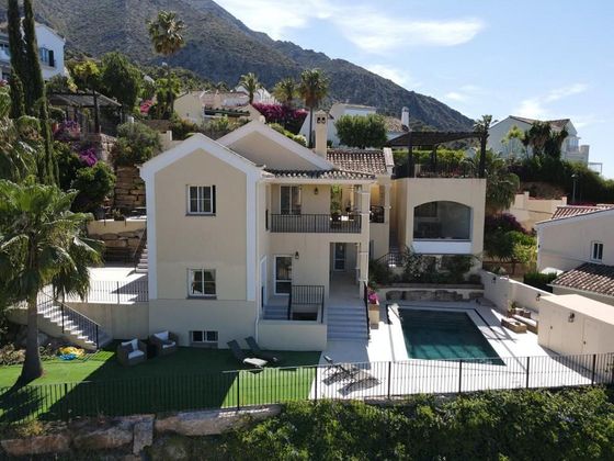 Foto 1 de Casa adossada en venda a Nagüeles Alto de 5 habitacions amb terrassa i piscina