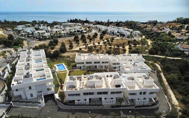 Foto 1 de Dúplex en venta en Los Monteros - Bahía de Marbella de 4 habitaciones con terraza y piscina