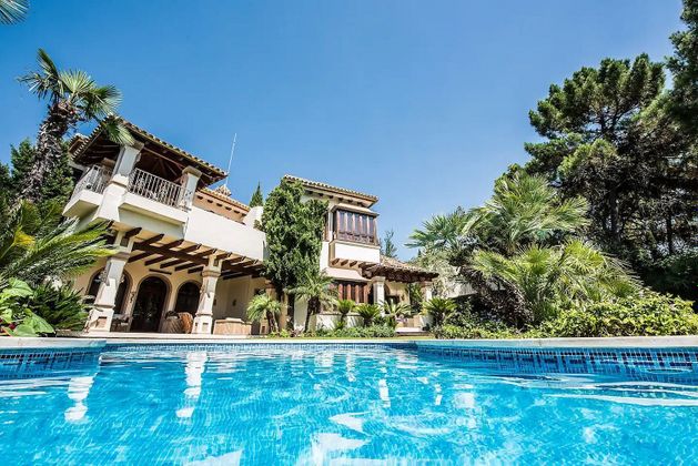 Foto 2 de Xalet en lloguer a Benahavís de 7 habitacions amb terrassa i piscina
