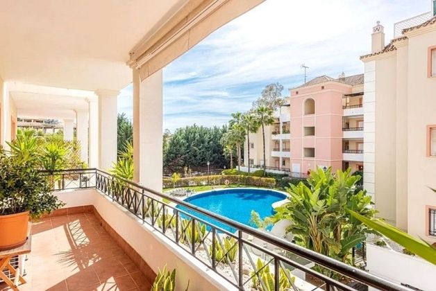 Foto 1 de Alquiler de ático en Los Naranjos - Las Brisas de 3 habitaciones con terraza y piscina