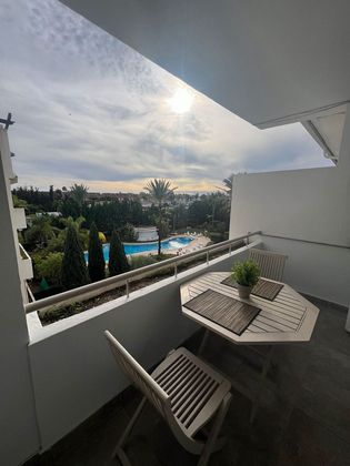Foto 1 de Àtic en lloguer a Nueva Andalucía centro de 3 habitacions amb terrassa i piscina