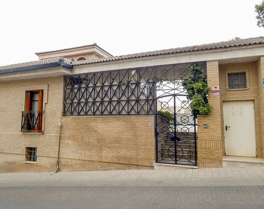Foto 2 de Xalet en venda a Centro - Chiva de 6 habitacions amb terrassa i piscina