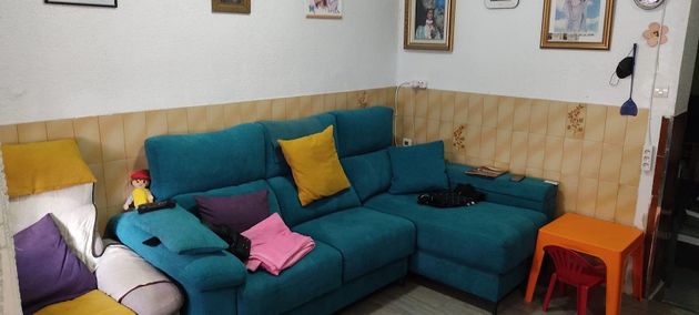 Foto 2 de Chalet en venta en Yecla de 3 habitaciones con terraza