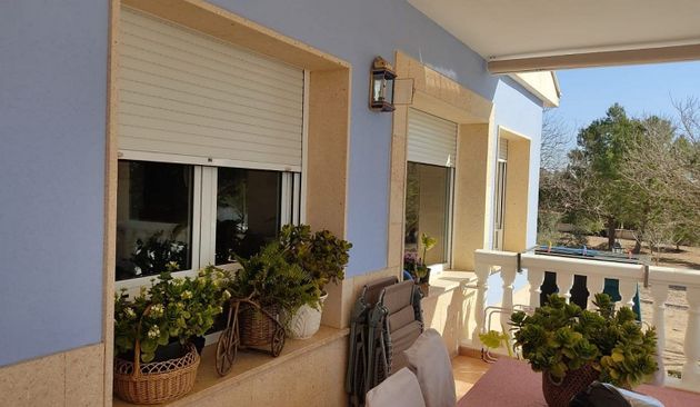 Foto 2 de Venta de chalet en carretera De Almansa de 4 habitaciones con piscina y aire acondicionado