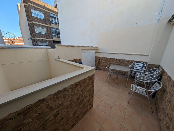 Foto 2 de Chalet en venta en Yecla de 4 habitaciones con terraza y garaje