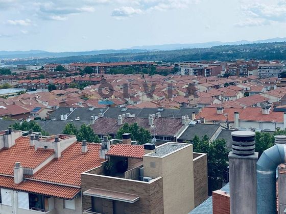 Foto 1 de Pis en venda a Centre - Castellar del Vallès de 4 habitacions amb balcó i calefacció