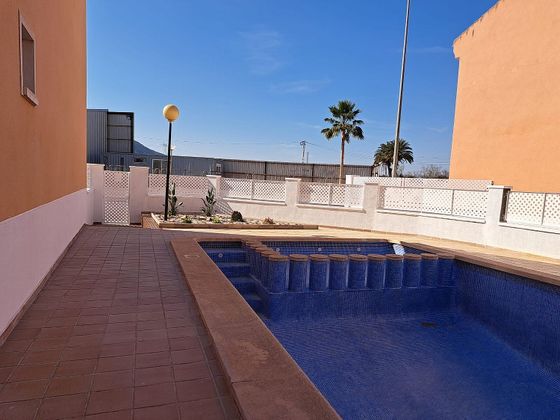 Foto 1 de Venta de casa en Bigastro de 4 habitaciones con terraza y piscina