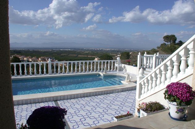 Foto 1 de Venta de chalet en Almoradí de 3 habitaciones con terraza y piscina