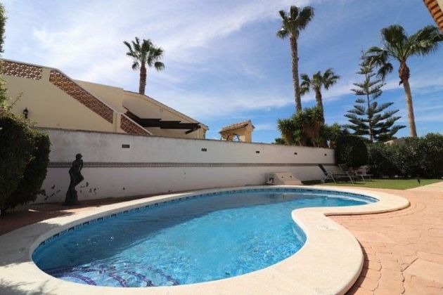 Foto 2 de Xalet en venda a calle Congelado de la Vega de 3 habitacions amb terrassa i piscina