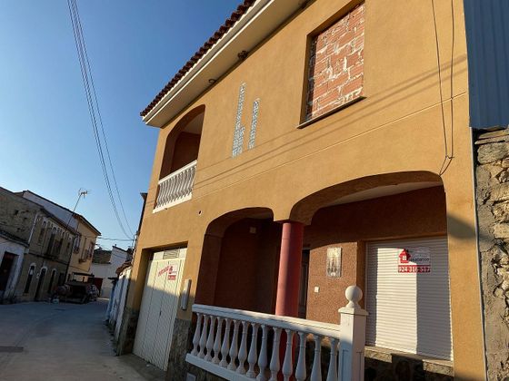 Foto 2 de Casa adosada en venta en Zarza de Montánchez de 4 habitaciones y 183 m²