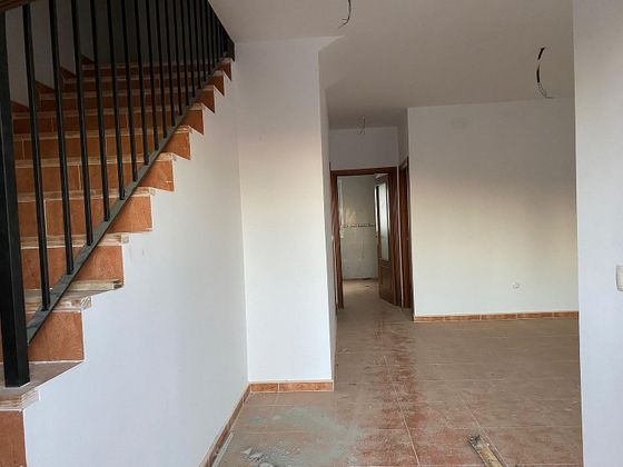 Foto 2 de Casa adossada en venda a Calera de León de 4 habitacions amb terrassa