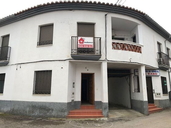 Foto 1 de Casa adossada en venda a Salvatierra de Santiago de 3 habitacions amb garatge