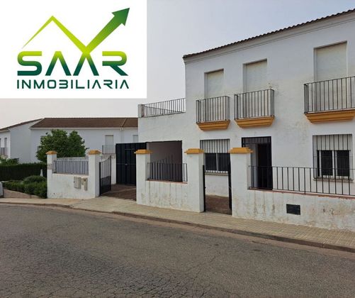 Foto 1 de Casa adossada en venda a Castilblanco de los Arroyos de 4 habitacions amb terrassa i garatge