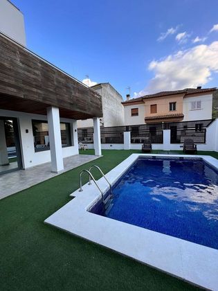 Foto 1 de Casa en venda a Pinos Genil de 3 habitacions amb terrassa i piscina
