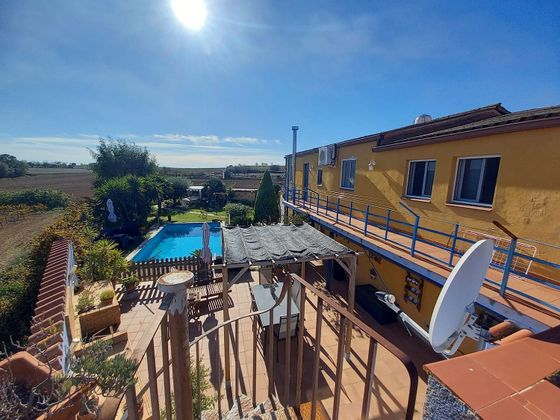 Foto 1 de Venta de chalet en Castellví de la Marca de 6 habitaciones con terraza y piscina