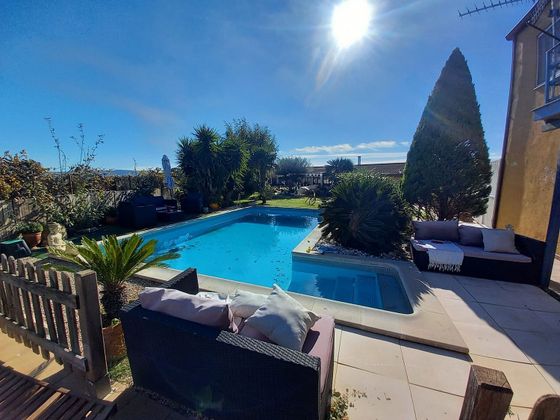 Foto 2 de Venta de chalet en Castellví de la Marca de 6 habitaciones con terraza y piscina