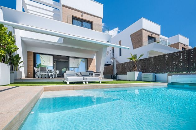 Foto 2 de Xalet en venda a calle Equador de 3 habitacions amb terrassa i piscina
