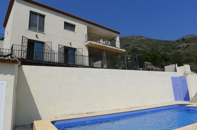 Foto 1 de Venta de casa en Jalón/Xaló de 3 habitaciones con terraza y piscina