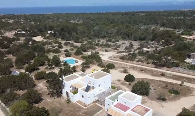 Foto 2 de Venta de casa en Formentera de 5 habitaciones con terraza y piscina