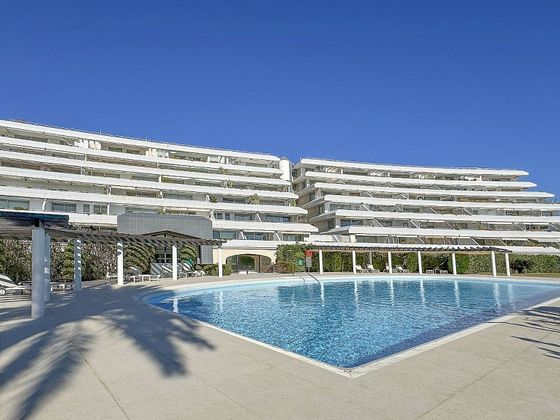 Foto 1 de Piso en venta en Marina Botafoc - Platja de Talamanca de 4 habitaciones con terraza y piscina
