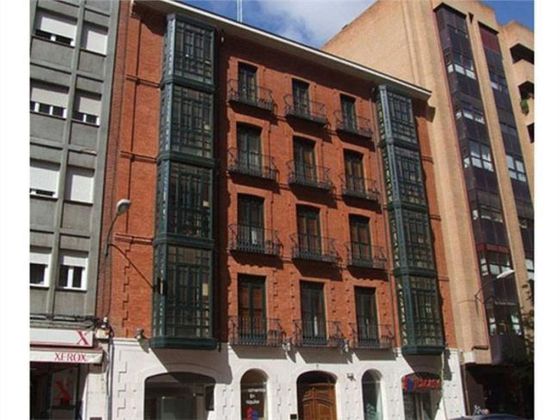 Foto 1 de Pis en lloguer a plaza Tenerías de 2 habitacions amb mobles i balcó