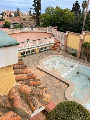 Foto 2 de Venta de chalet en calle La Cornisa de 3 habitaciones con piscina y jardín