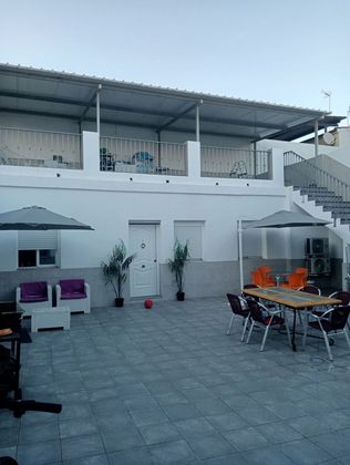 Foto 2 de Venta de casa en Parque Victoria Eugenia de 5 habitaciones con terraza y aire acondicionado