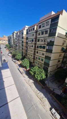 Foto 2 de Venta de piso en Carlos Haya de 4 habitaciones con terraza y aire acondicionado