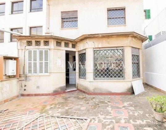Foto 2 de Casa en venda a Mercat  - La Missió - Plaça dels Patins de 6 habitacions amb terrassa i piscina