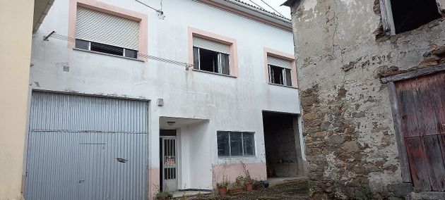 Foto 1 de Venta de casa adosada en Ortigueira de 4 habitaciones con garaje y calefacción