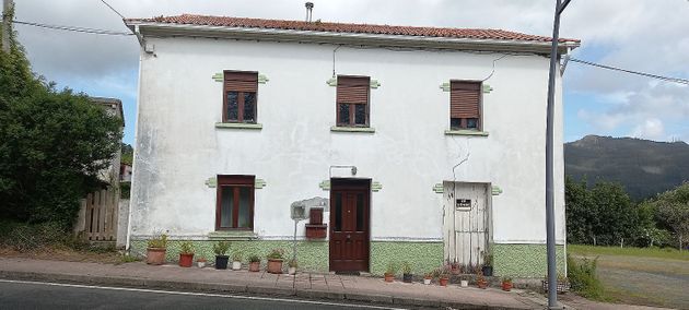 Foto 1 de Chalet en venta en calle Serantes de 5 habitaciones con jardín