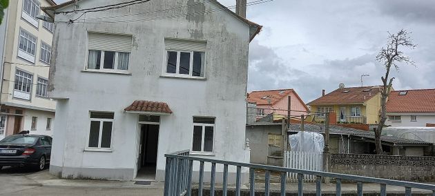 Foto 1 de Casa en venta en Piñeiros- Freixeiro de 4 habitaciones con terraza y garaje