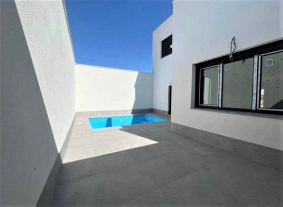 Foto 2 de Casa en venda a Tomelloso de 3 habitacions amb terrassa i piscina