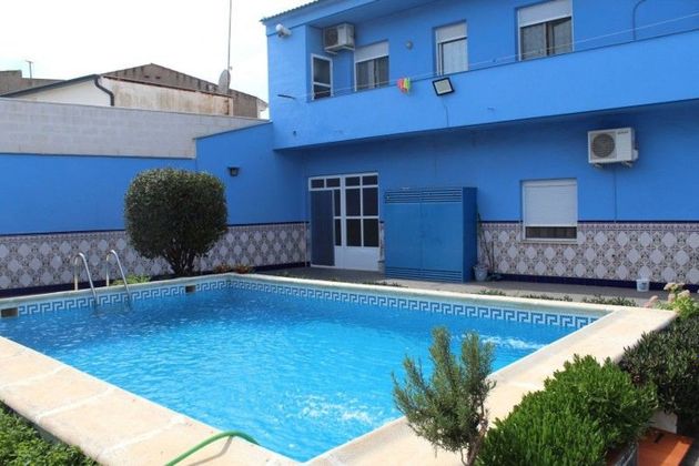 Foto 1 de Casa en venta en Tomelloso de 5 habitaciones con terraza y piscina