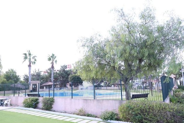 Foto 2 de Venta de casa en calle Laguna de Fuentilleja de 2 habitaciones con terraza y piscina