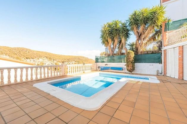 Foto 1 de Chalet en venta en Vallirana de 6 habitaciones con terraza y piscina