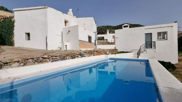 Foto 1 de Casa rural en venta en Sierra Engarcerán de 4 habitaciones con terraza y piscina
