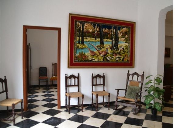 Foto 2 de Casa adossada en venda a Petra de 6 habitacions amb terrassa i jardí
