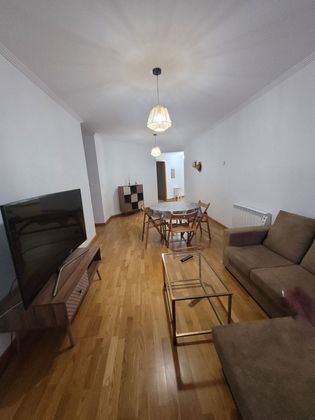 Foto 2 de Pis en lloguer a calle Cervantes de 2 habitacions amb mobles i calefacció