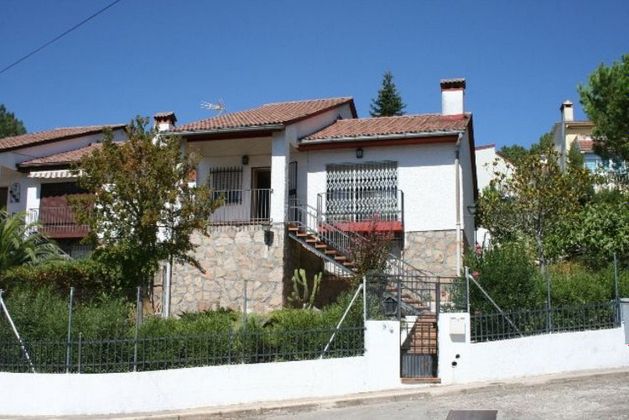 Foto 2 de Casa en venda a Santa María del Tiétar de 4 habitacions amb terrassa i jardí