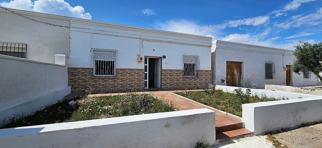 Foto 1 de Casa adosada en venta en El Parador de las Hortichuelas de 4 habitaciones con terraza y garaje