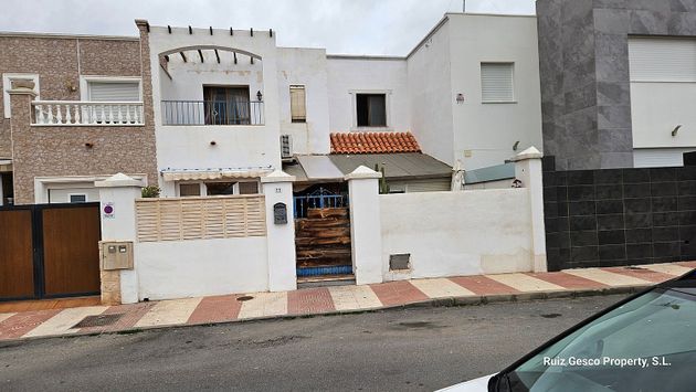 Foto 1 de Casa en venta en calle Alandalus de 4 habitaciones con terraza y garaje