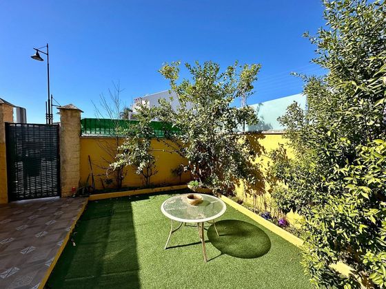 Foto 2 de Venta de casa adosada en Los Boliches de 5 habitaciones con terraza y jardín