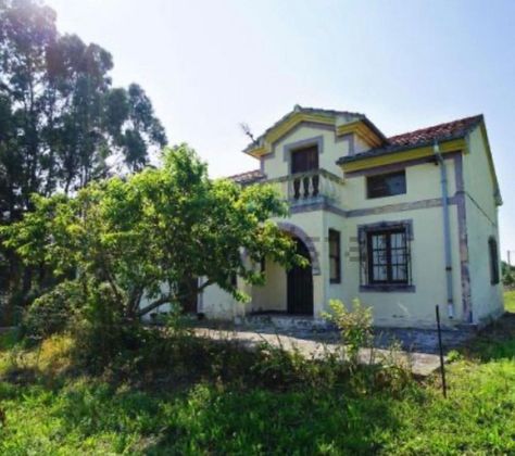 Foto 2 de Casa rural en venda a Miengo de 5 habitacions amb terrassa i garatge