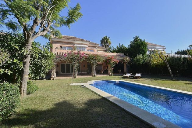 Foto 1 de Venta de casa en calle Aries de 4 habitaciones con terraza y piscina